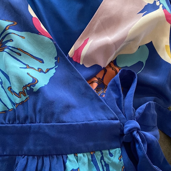 tibi Colorful Floral Silk Wrap Blouse๐๐๐ - Picture 4 of 10